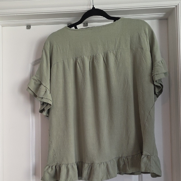 NWT Umgee Medium Sage Green V-Neck Ruffle Blouse - Picture 2 of 10
